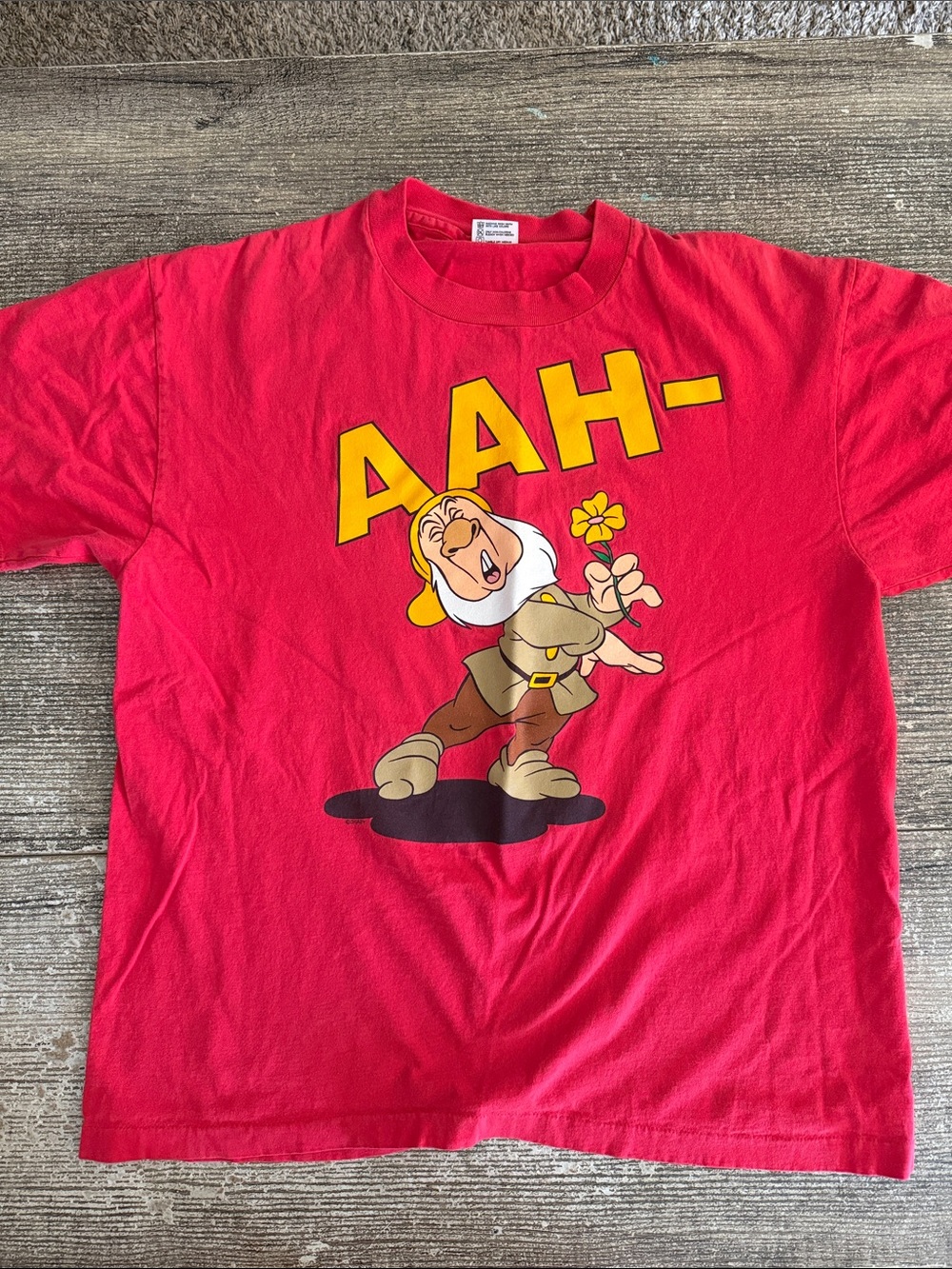 Vintage Disney World on Ice Seven Dwarfs Sneezy red graphic t shirt
